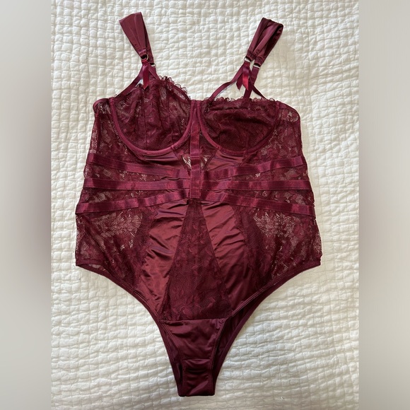 NWT Torrid Satin And Lace Bodysuit - Picture 2 of 10